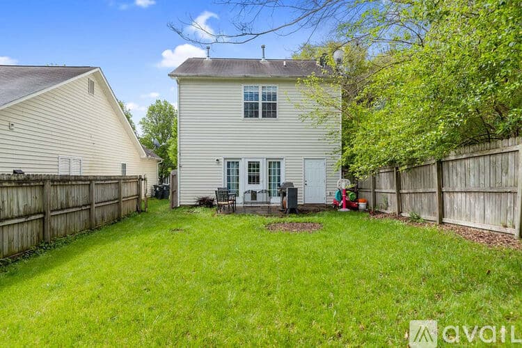Apex House: 301 Glaston Ct
