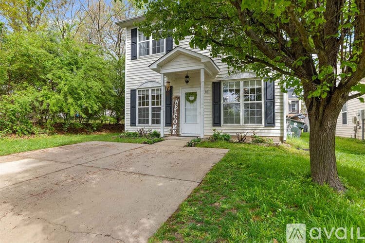 Apex House: 301 Glaston Ct