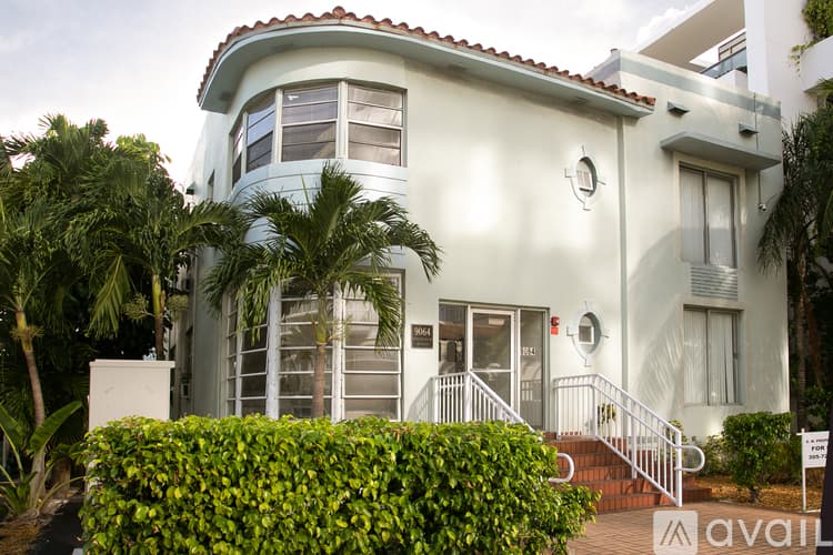 Surfside Apartment: 9064 Collins Ave