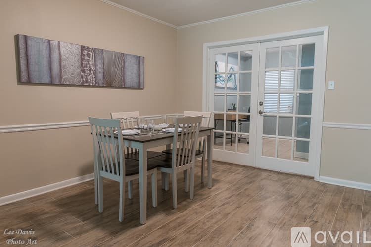 Shreveport Townhome: 10217 Los Altos Dr