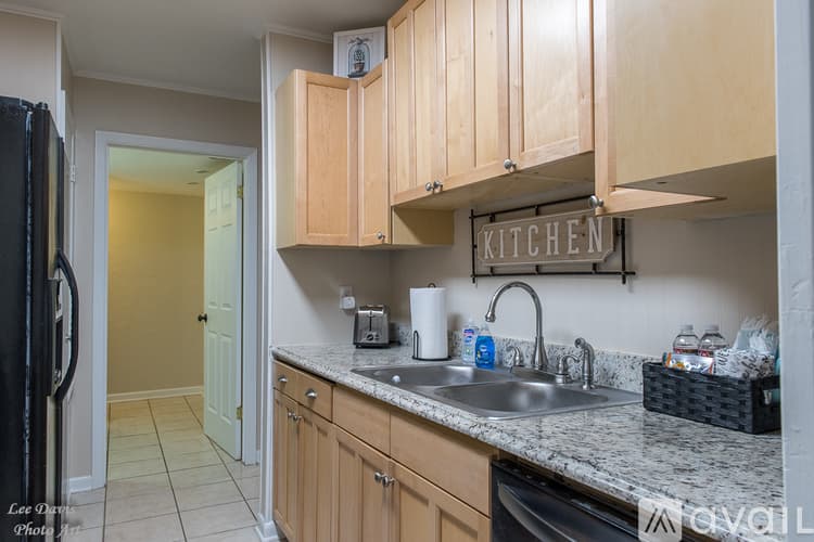 Shreveport Townhome: 10217 Los Altos Dr