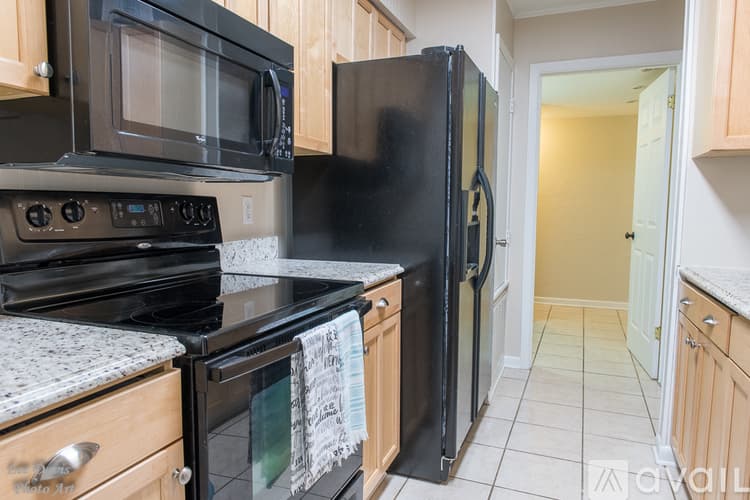Shreveport Townhome: 10217 Los Altos Dr
