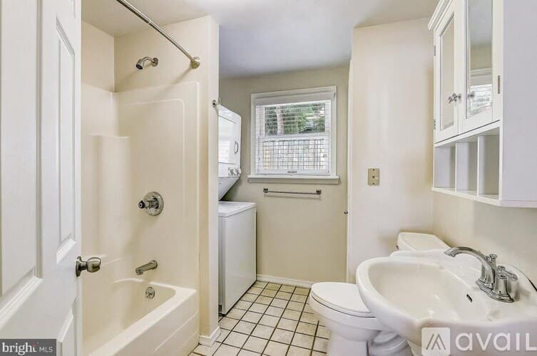 Philadelphia House: 4447 Baker St