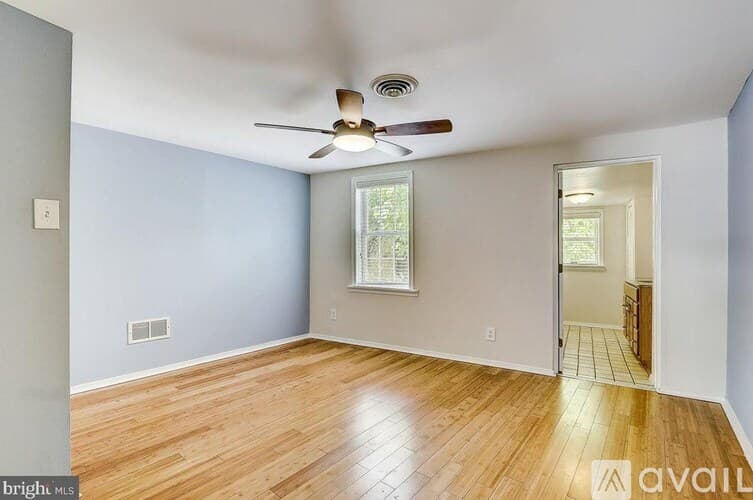 Philadelphia House: 4447 Baker St
