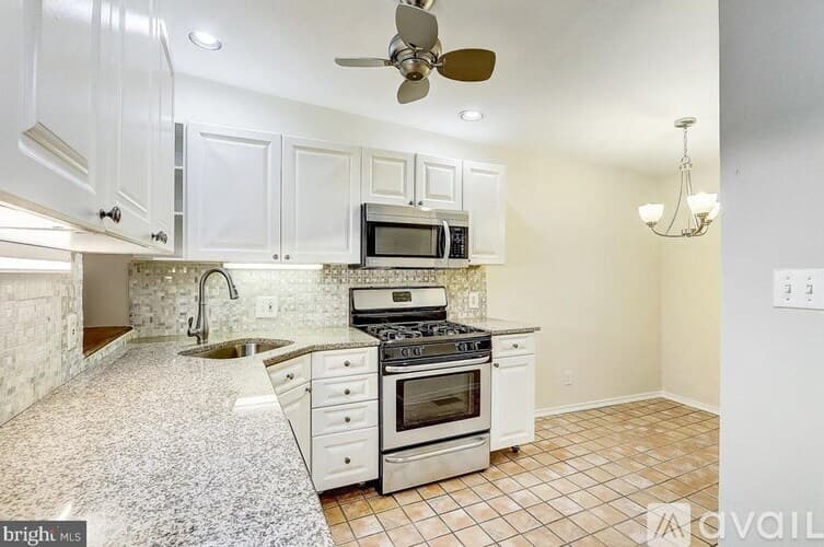 Philadelphia House: 4447 Baker St