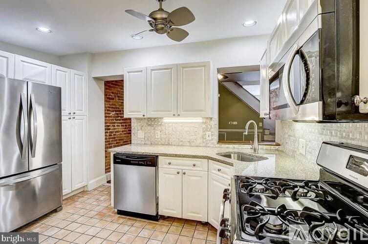 Philadelphia House: 4447 Baker St