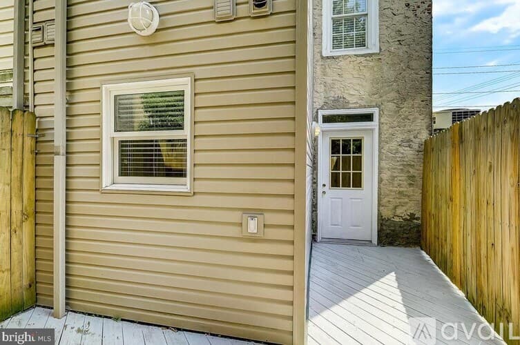 Philadelphia House: 4447 Baker St