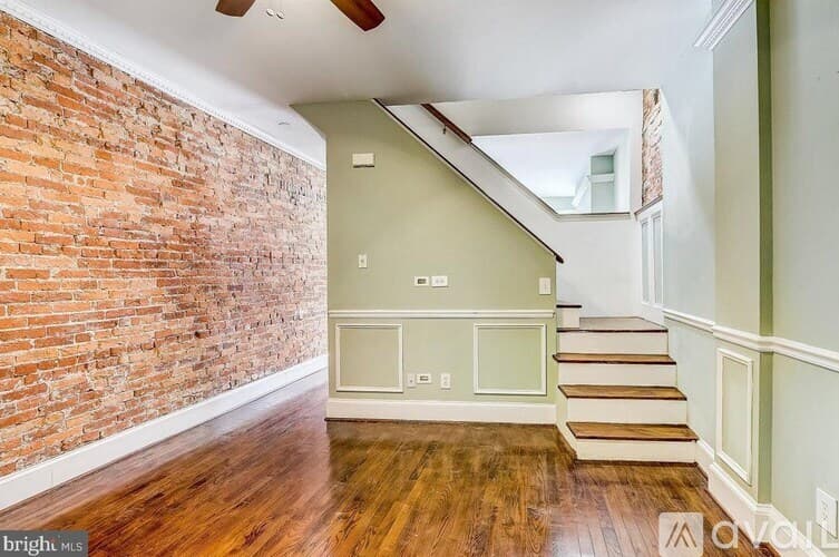 Philadelphia House: 4447 Baker St