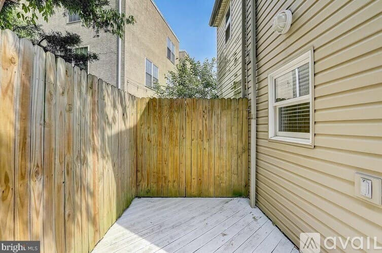 Philadelphia House: 4447 Baker St