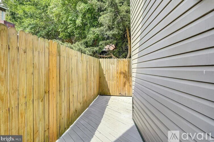Philadelphia House: 4447 Baker St