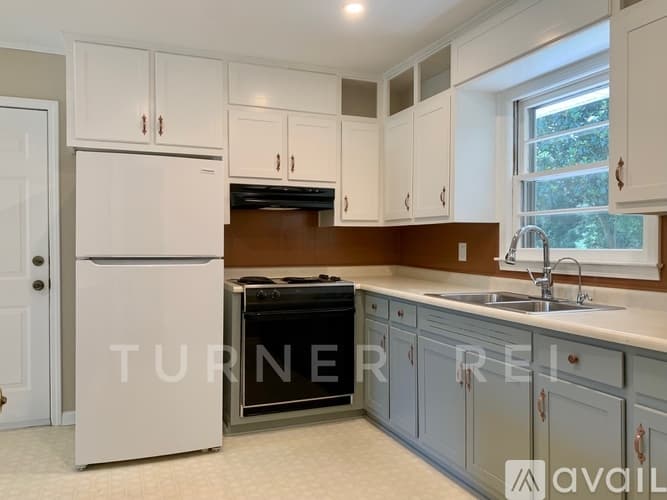 Lavonia House: 85 Parkertown Road