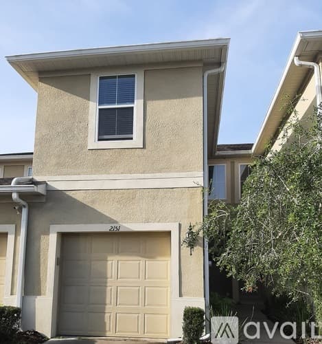 Brandon Townhome: 2151 Broadway View Avenue