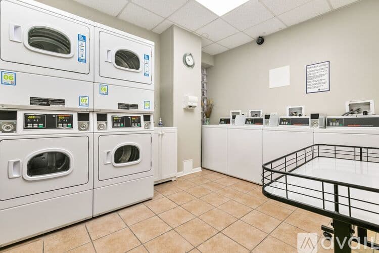 Chicago Apartment: 5860 N Kenmore Ave