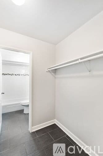 Chicago Apartment: 6201 N Kenmore Ave