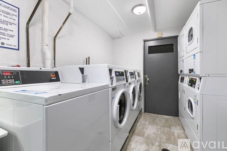 Chicago Apartment: 6201 N Kenmore Ave