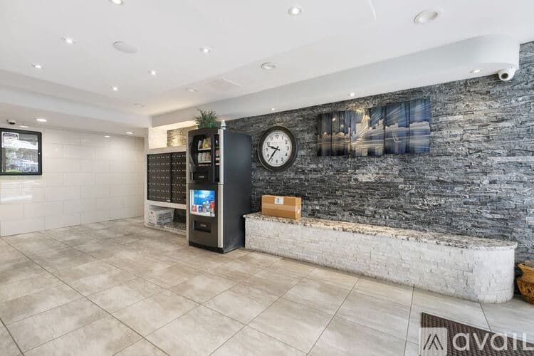 Chicago Apartment: 6201 N Kenmore Ave