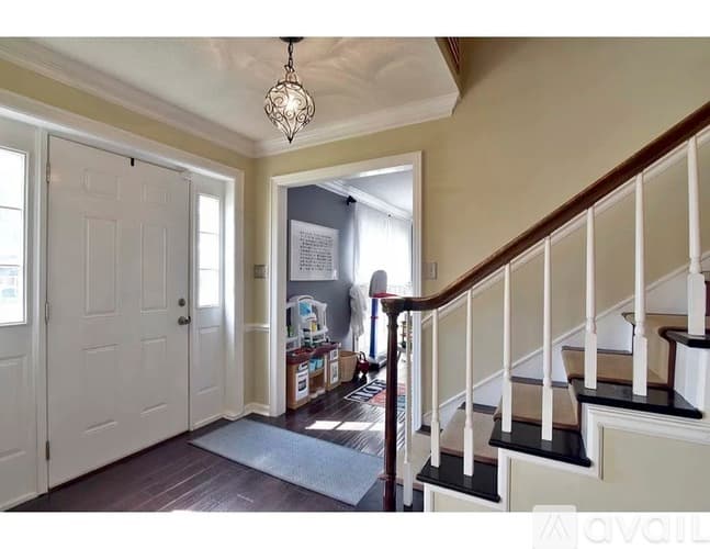 Albany House: 2401 Pheasant Drive