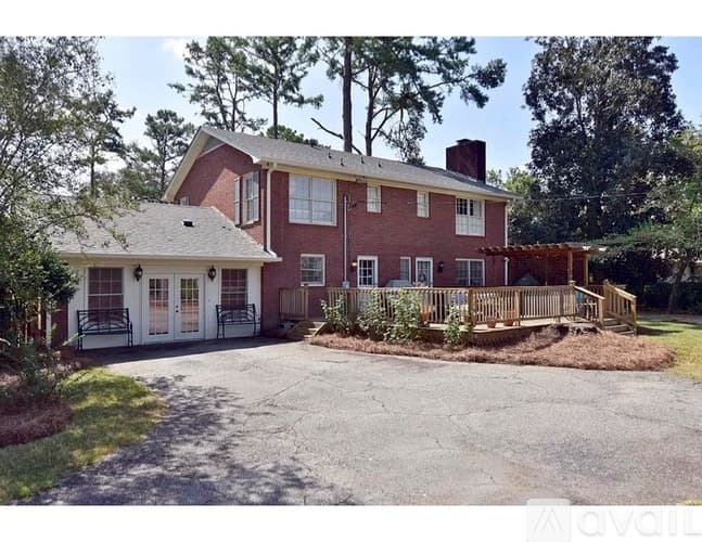 Albany House: 2401 Pheasant Drive