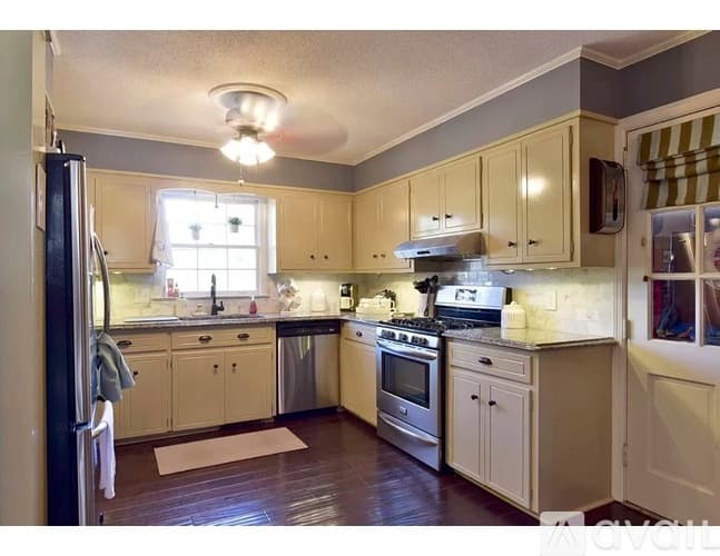 Albany House: 2401 Pheasant Drive
