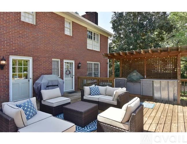 Albany House: 2401 Pheasant Drive