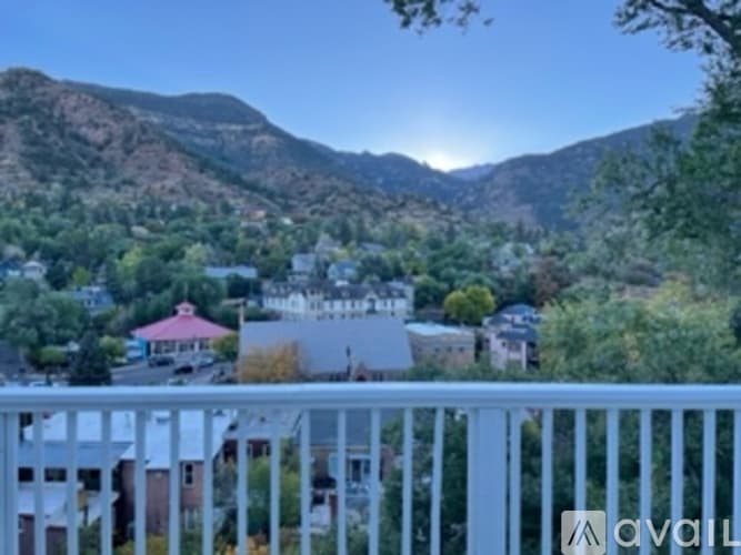 Manitou Springs Apartment: 36 Washington Avenue