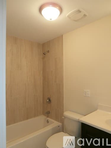 Chicago Apartment: 3216 W Argyle St