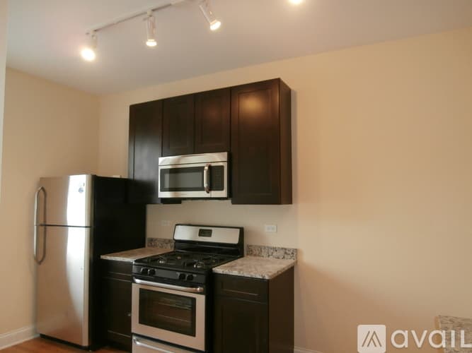 Chicago Apartment: 3216 W Argyle St
