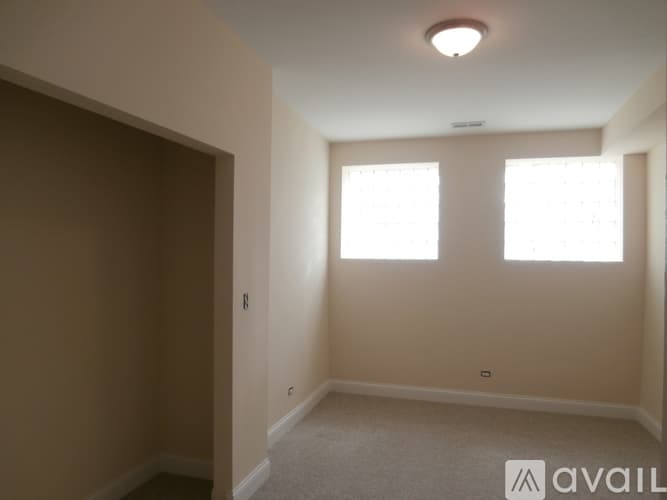 Chicago Apartment: 3216 W Argyle St