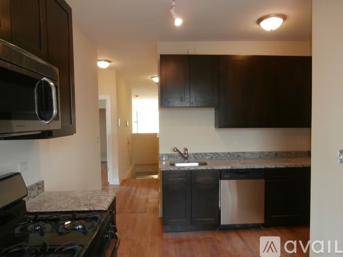 Chicago Apartment: 3216 W Argyle St