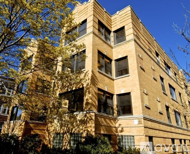 Chicago Apartment: 3216 W Argyle St