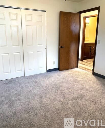 Fairfax Apartment: 22 1st St NW