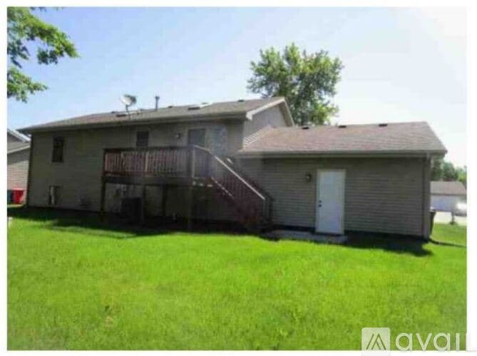 Cedar Lake House: 14218 Windsor St
