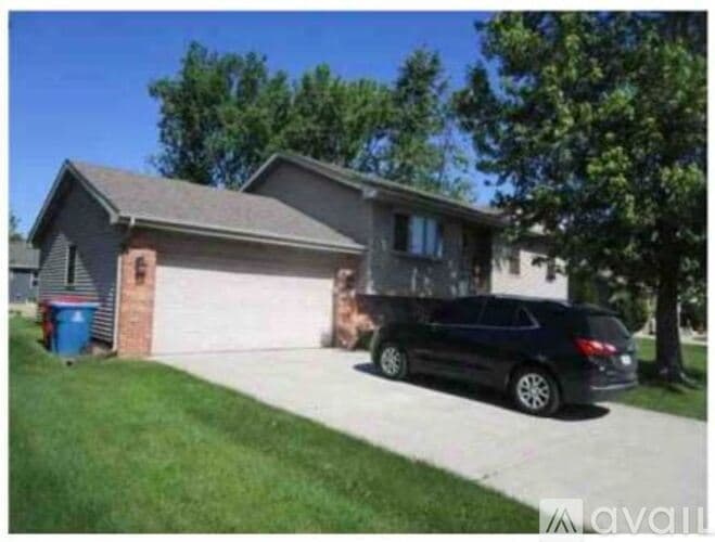 Cedar Lake House: 14218 Windsor St