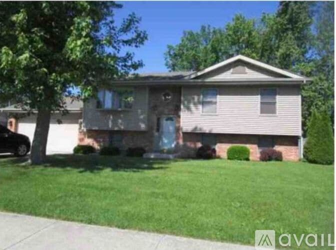 Cedar Lake House: 14218 Windsor St