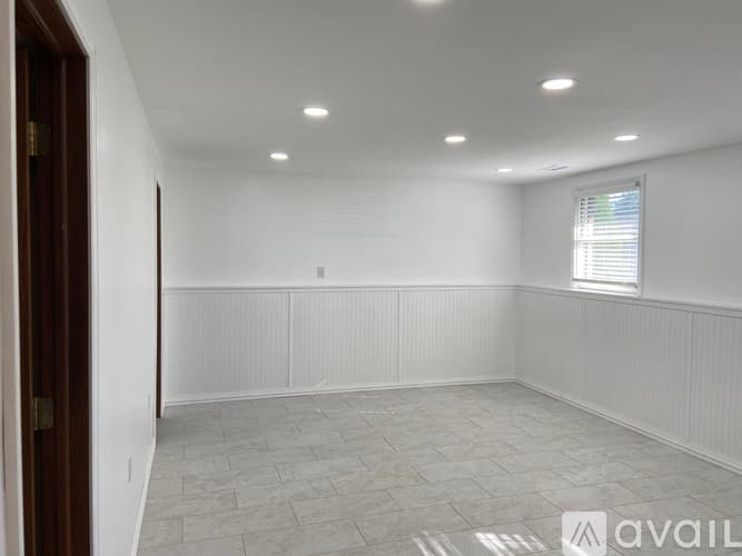 Cedar Lake House: 14218 Windsor St