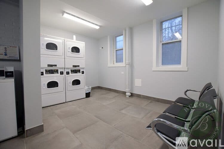 Chicago Apartment: 1521 W Sherwin Ave