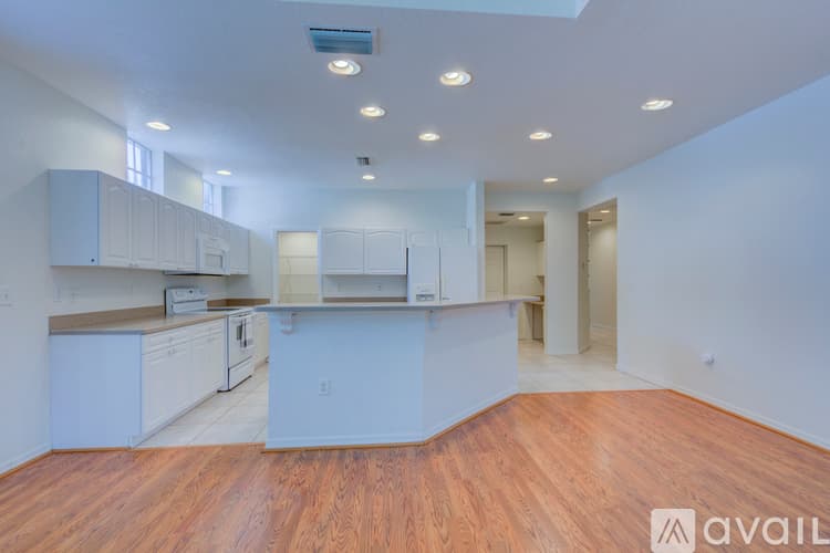 Clearwater House: 1816 Bayshore Way