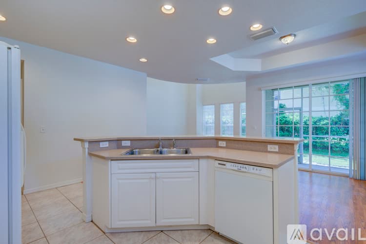 Clearwater House: 1816 Bayshore Way