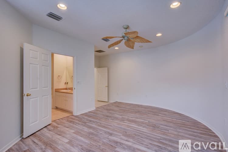 Clearwater House: 1816 Bayshore Way