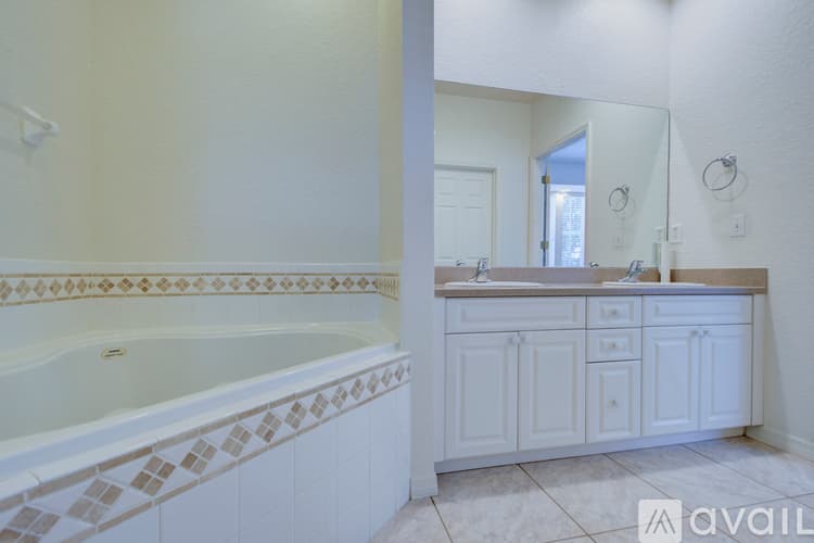 Clearwater House: 1816 Bayshore Way
