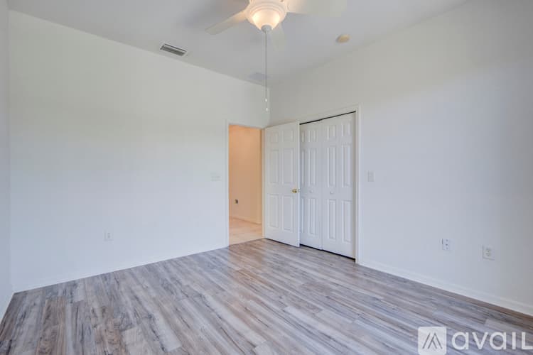 Clearwater House: 1816 Bayshore Way