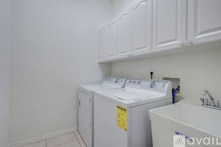 Clearwater House: 1816 Bayshore Way