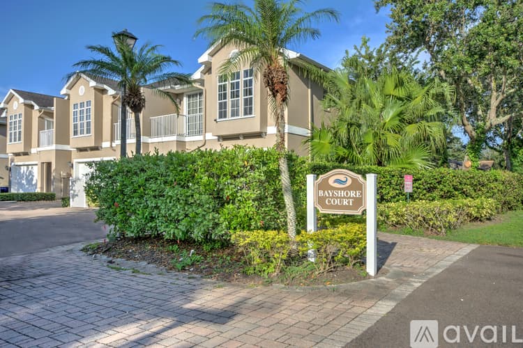Clearwater House: 1816 Bayshore Way