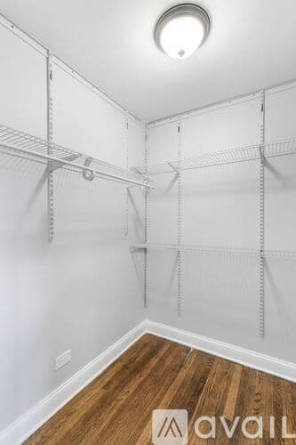 Chicago Apartment: 6021 N Winthrop Ave