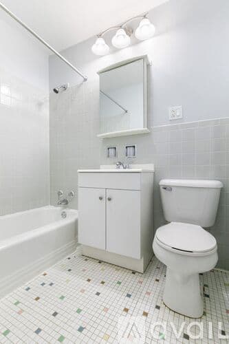 Chicago Apartment: 6021 N Winthrop Ave
