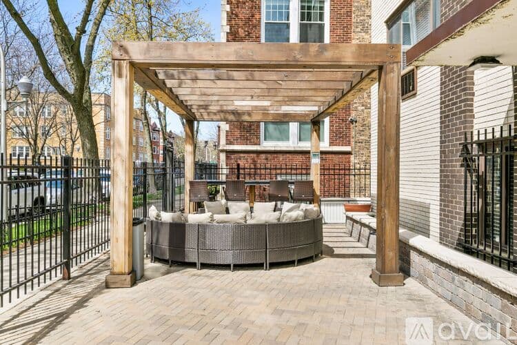 Chicago Apartment: 6021 N Winthrop Ave