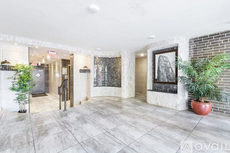 Chicago Apartment: 6021 N Winthrop Ave