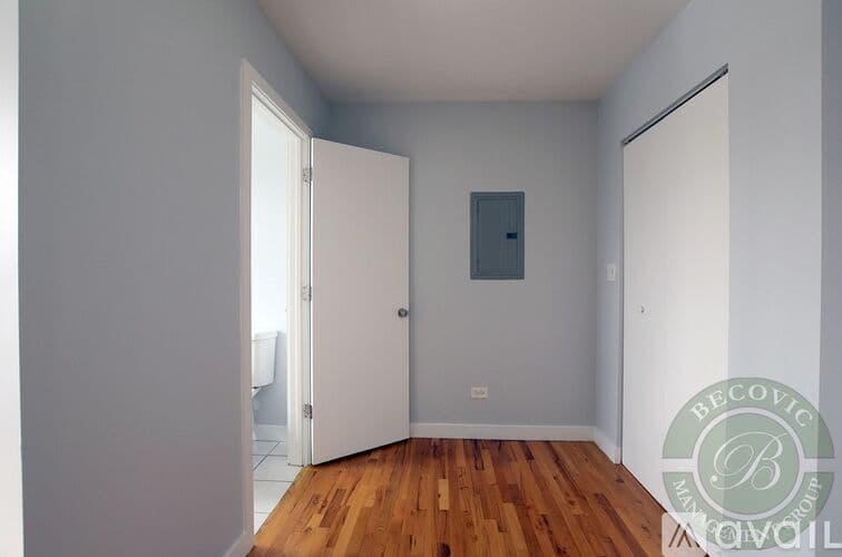 Chicago Apartment: 7450 N Greenview Ave