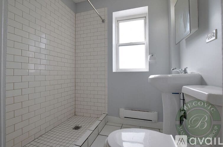Chicago Apartment: 7450 N Greenview Ave