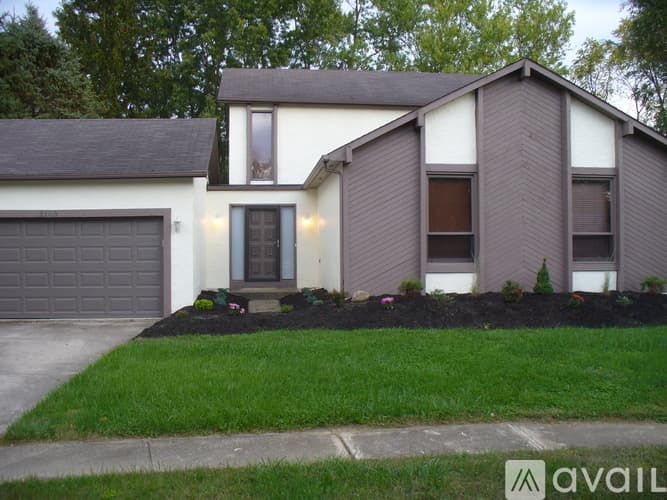 Dublin House: 2105 Selbourne Ct